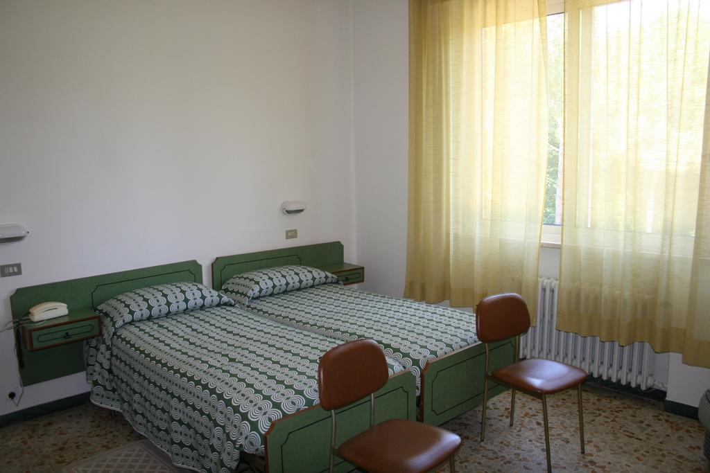 Albergo Da Siro Misano Adriatico Cameră foto