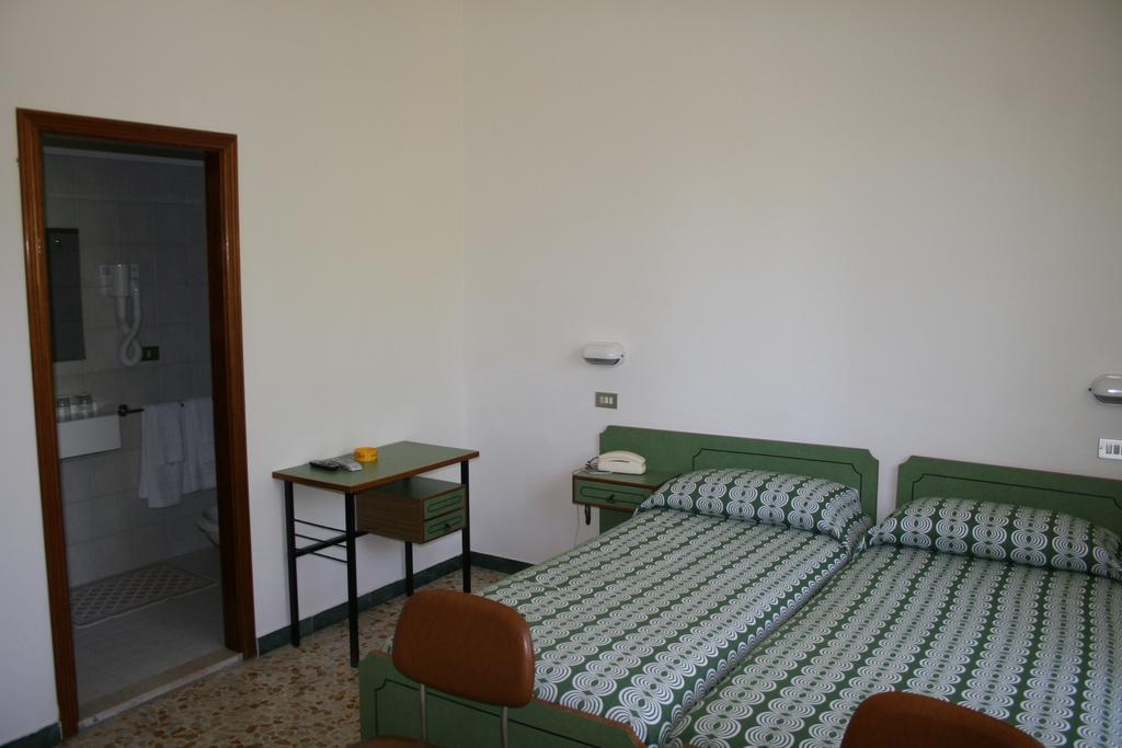 Albergo Da Siro Misano Adriatico Cameră foto